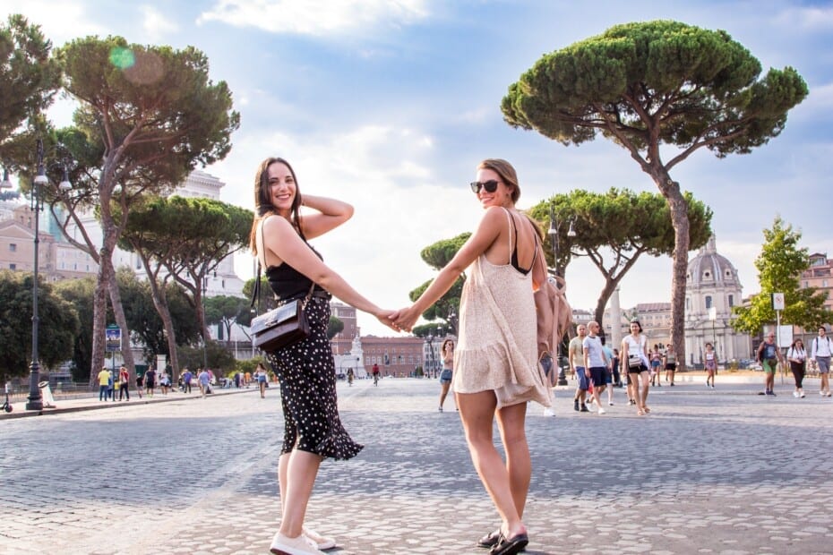 girl friends in Rome - Ancient Rome - Fori Imperiali