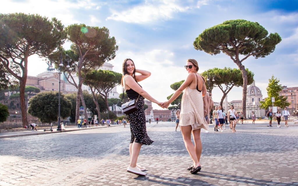 girl friends in Rome - Ancient Rome - Fori Imperiali