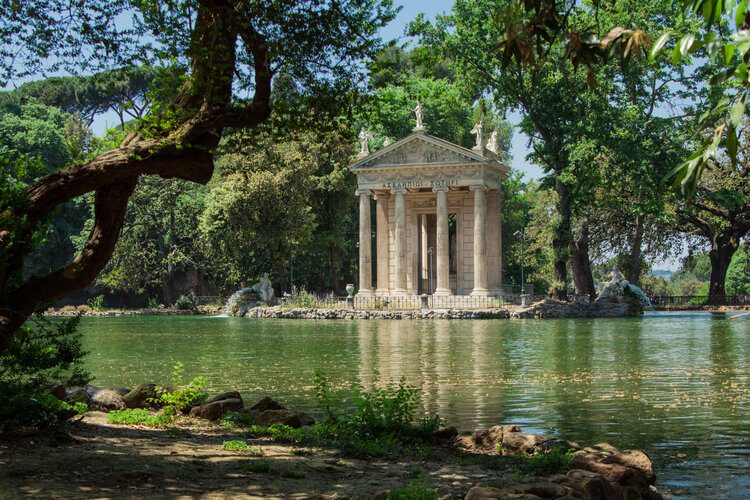 Villa Borghese lake