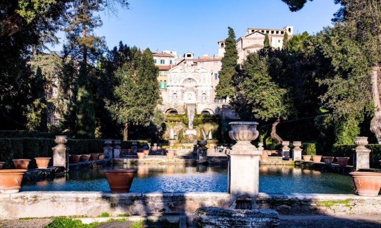 Day Trip to Tivoli Villa D'Este Gardens pool