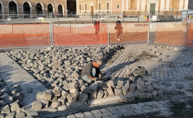 Sampietrini in Rome cobblestones repair